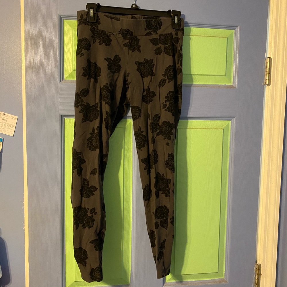 Torrid flower pattern leggings